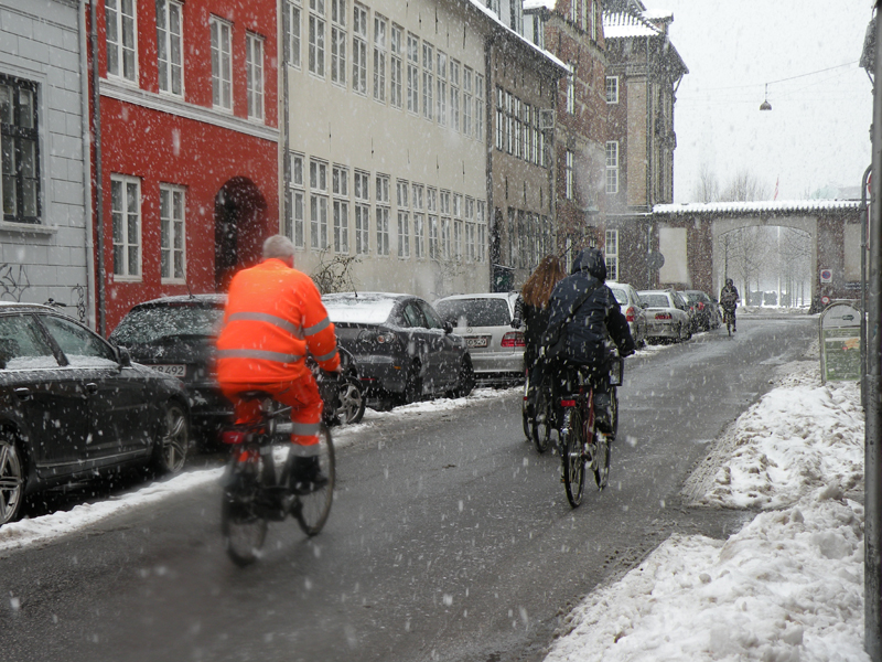 11__2010_02_19_1046__kopenhagen__christianshavn__snowbiking