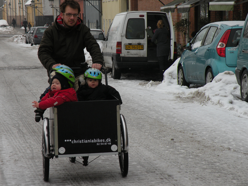 12__2010_02_19_1013__kopenhagen__christianshavn__snowbiking