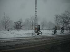 05__2010_02_18_1612__kopenhagen__amager_boulevard__snowbiking