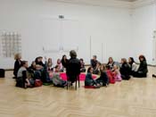 2009_04_24_1608__auf_kindersohlen_im_kuenstlerhaus